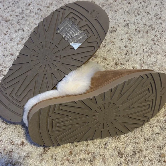 UGG Women’s Chestnut Disquette Slip On Shoes, Size 8 - Picture 2 of 4